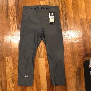 NWT gray under armour cropped leggings